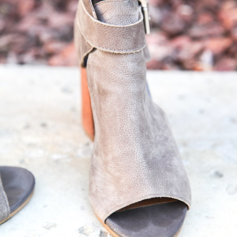 10th And Union Open Toe Block Heel Bootie - image 2